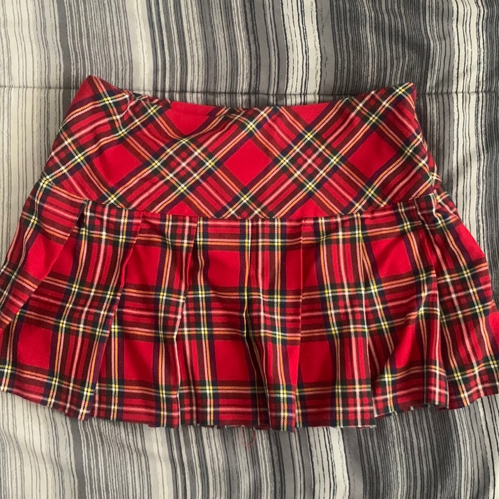 (NEW) Forever 21 Red Plaid Skirt Size M (Medium)